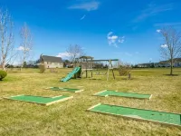 Relaxing Lakeview Retreat! Pool, Hot Tub, Firepit, Gameroom Perfect for Groups, Hotels in Milo