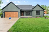 4Bed 3.5Ba Cozy New Construction! Close to Lake Geneva!