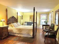 Peaceful Cottage with Beautiful views! River Access.  Newly renovated.