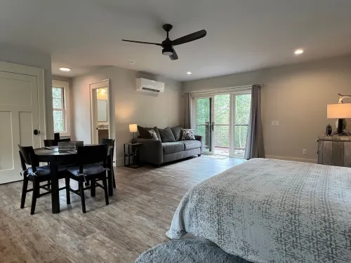 New Listing! Peaceful Studio Garage Apartment - Chinquapin AMENITIES INCLUDED