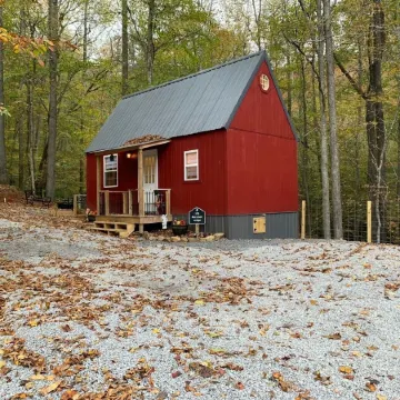 Raccoon Lodge at Coops Creek Cabins