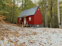 Raccoon Lodge at Coops Creek Cabins