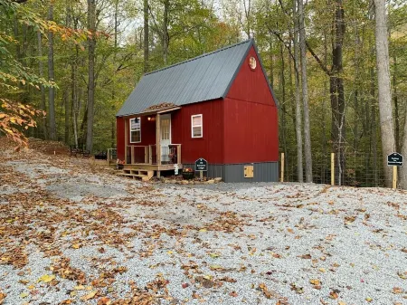 Raccoon Lodge at Coops Creek Cabins