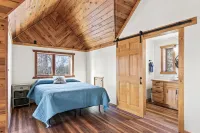 Private Lodging on 12 Acres with Kenai Mountain Views