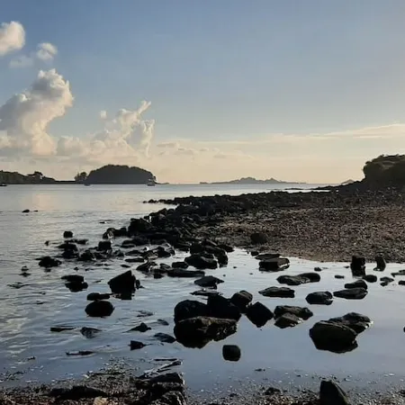Très Joli Studio, Neuf, à 50 m de la mer Отели в г. Пемполь