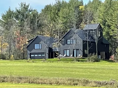 Beautiful, Well-Appointed, 1-Bedroom Apt with Gorgeous Views Hotels in 