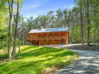 Secluded 6-bedroom Log Cabin Nestled in the Pines Hotels in Marion Township