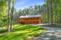 Secluded 6-bedroom Log Cabin Nestled in the Pines