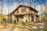 House & Boathouse Hotels near Sky Top Orchard