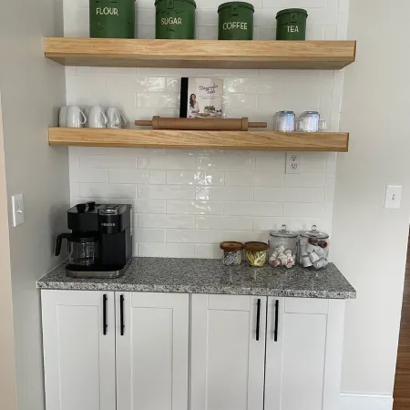 MAGNOLIA ON MAIN! Charming 4-bed, renovated century old home in Williamstown.
