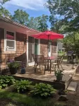 3-bedroom vacation home just minutes from Cape Cod Beaches Sandy Neck海灘附近的飯店