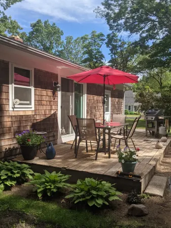 3-bedroom vacation home just minutes from Cape Cod Beaches Отели в г. Сандуич