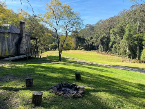 Jacaranda Cottage @ Hidden Valley Retreat Cottages Hotels in Grose Vale