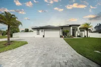 Luxury 4BR Entertainment house w/ Pool and Boat/RV parking