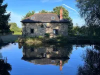 Between Exmoor and Dartmoor Luxurious Cottage on 15th Century Farm with Pool Devon Railway Centre 주변 호텔