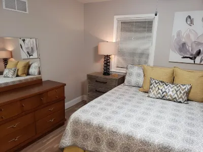 Renovated 3BR/2bath Ranch Near Hospital-Ideal for Families & Medical Stays Hotels near PowerPlay Entertainment Center