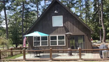 Cabin Located on Tannenbaum Golf Course in Drasco, AR.