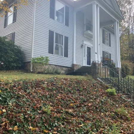 The Manse at Warm Springs - 5 bdrm, pet friendly, 1 mi from Warm Springs Pools