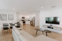 Modern Top Floor Rental Unit near Anna Maria Island