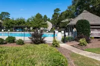 Newly Renovated Lakeview Condo Complex First Floor Oasis!