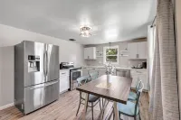 Lambeau Retreat!  Less than one mile to stadium 그린베이 호텔