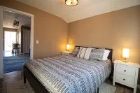 Cozy Cottage on 4 Acres - Homestays