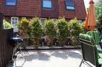 Cozy middle row house near the dike and harbor, children + dogs welcome