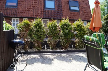 Cozy middle row house near the dike and harbor, children + dogs welcome