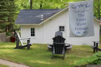 Cozy Cottage Hotels in Hamlin Township