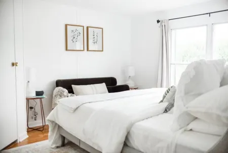 Unique Gardens Cottage · Unique Gardens Cottage - surrounded by flowers