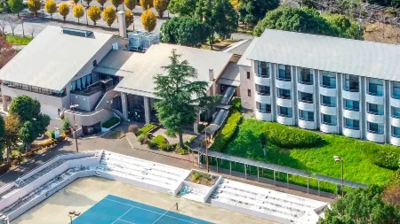 UE GARDEN RESORT Отели рядом с достопримечательностью «Сирахата»