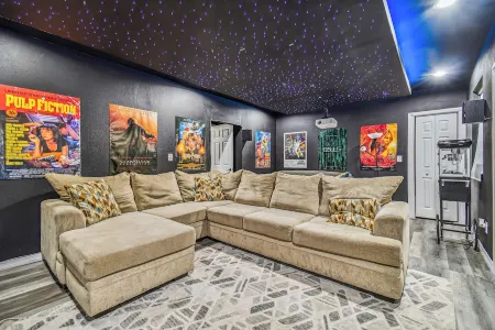 Luxury Modern spacious 5Bedroom/3Bathroom, Theater room a game room and pool.