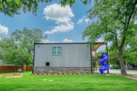 The BLUE SLIDE BUNGALOW on Lake Texoma sleeps up to 8. Relax in luxury. Hotels in Sherman-Denison