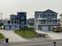 Stunning Sunrise & Water View! 1 Mile to the Beach! Steps to Waterfront Dining! Hoteles cerca de Carolina Street Garden & Home, 40118 E. So. Carolina Avenue, Fenwick Island DE 19944