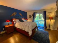 Beautiful Riverfront Townhome w/FireplaceSteps to Historic Downtown Stowe 스토 호텔