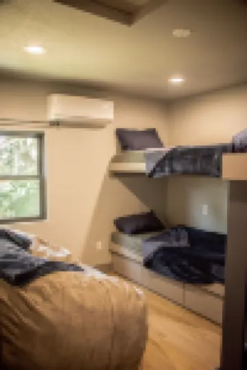 Newly remodeled ranch bunkhouse, just 35 min from Kings Canyon