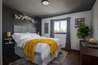 Cozy, pet friendly, Mid-Century style home loaded with books, movies, games. Hotels near Pleasant Valley Shopping Center