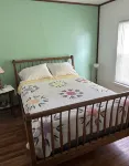 Hidden Gem Close to Lake!