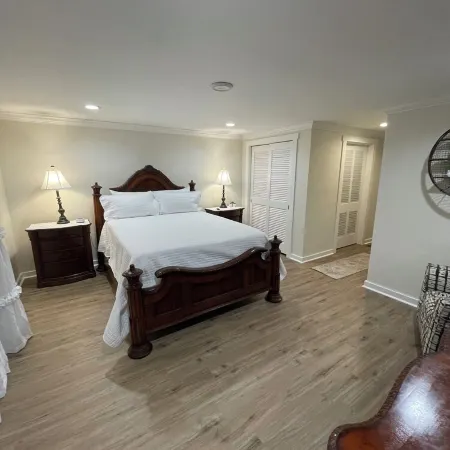 The Lake Life Retreat with Hot Tub