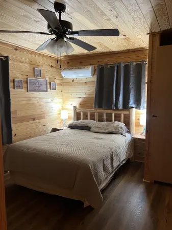 New listingSecluded NEW  Cabin close to Waynesville & Lake Junaluska