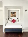 Fantastic sea view apartment in historic building with free parking