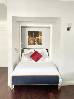 Fantastic sea view apartment in historic building with free parking