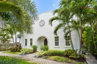 Perfectly Located 6BR Private Oasis w/ Heated Pool