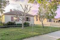 Cozy, Private, & Safe 3 Bed Home - 2 Min from DTR & UCR Hotels near Digital Library Auditorium