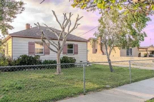 Cozy, Private, & Safe 3 Bed Home - 2 Min from DTR & UCR