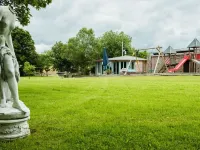 Ferienhof - Weites - Land, large apartment with terrace, garden and children's playground Stadtkyll 호텔