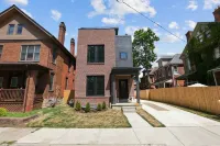 Exclusive, Luxury Retreat in Columbus, Hot Tub, Rooftop Deck, Sleeps 12