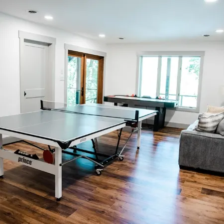 Lakeside Luxury: Spacious 6-Bdrm Lodge with Dock