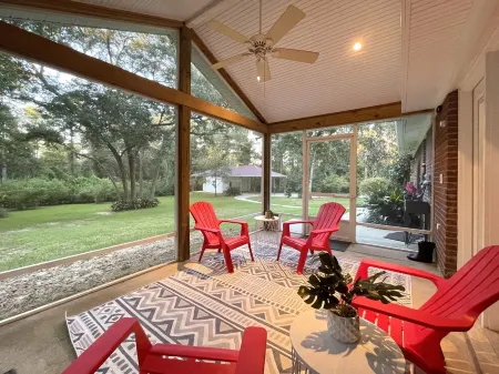 The perfect retreat!  Tucked away on a private lane, 15min to downtown Fairhope. Отели в г. Болдуин
