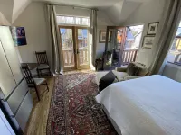 Studio in upscale, intimate Black Mountain neighborhood